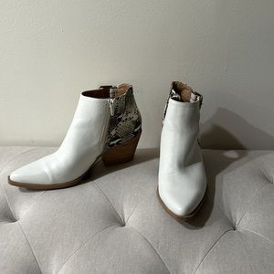Steve Madden white booties size 8M